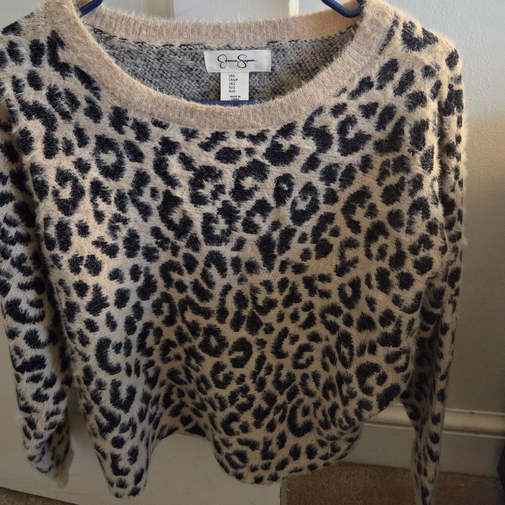 Jessica Simpson sweater size small